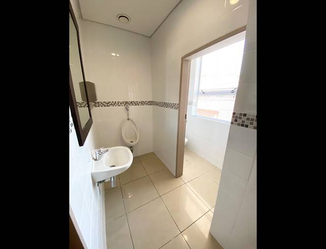 141M² BUILDING TO LET IN FOURWAYS